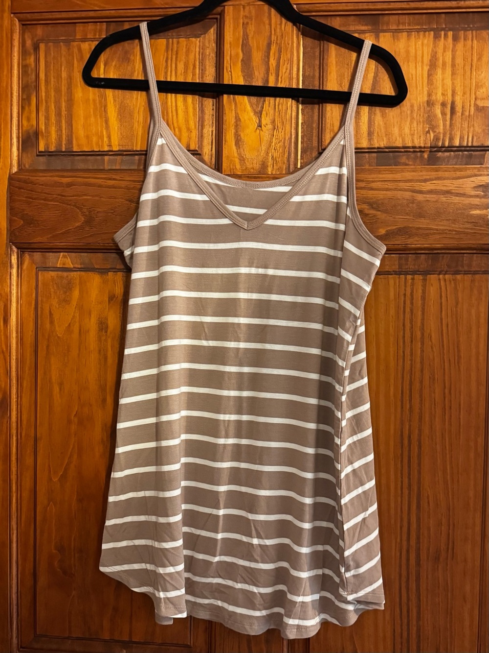 XL Zenana Poolside Mocha / White Striped V-Neck Curved Hem Cami
Tank Top EUC